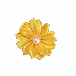 Satijnen bloem met parel geel